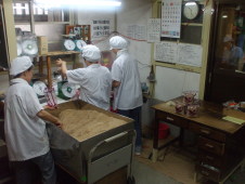 工場内 堀内栄養研究社